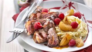 Recette  Magret de canard au miel et sauce soja aux framboises [upl. by Bryan188]