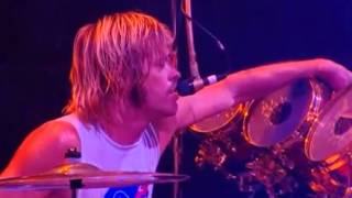 FOO FIGHTERS  In the Flesh Pink Floyd cover READING FESTIVAL 2012  Taylor Hawkins singing [upl. by Sheley]