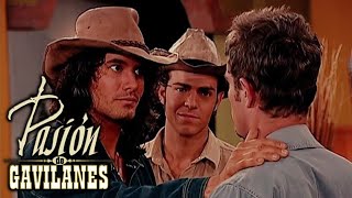 Pasion de Gavilanes  Juan y Oscar vienen a la hacienda Trueba para ayudar a Franco [upl. by Gernhard]