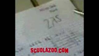 Cerca di corrompere il prof infilando 50 euro nel compito  ScuolaZoocom [upl. by Verdi]