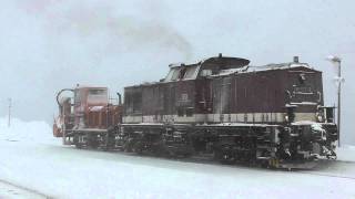 ZauggSchneefräse der Harzer Schmalspurbahnen am Brocken im Einsatz [upl. by Lertnek]