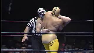 Mil Mascaras vs Masked Superstar 19830527 [upl. by Yzdnil970]