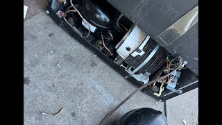 Instalación de compresor R135 en un refrigerador que dejo de enfriar [upl. by Malchy]