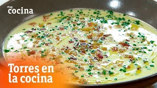 Cómo hacer vichyssoise de almendras  Torres en la Cocina  RTVE Cocina [upl. by Eniowtna930]