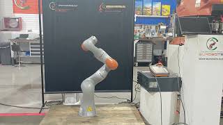 ROBOT COLLABORATIVO KUKA LBR iiwa 14 R820 demo IN EUROBOTS [upl. by Ennairod448]