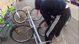 How to steal a bicycle in 10 seconds [upl. by Smallman]