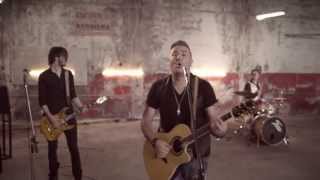 ANTONIS REMOS FEAT MANOS PIROVOLAKIS  MPORI NA VGO  OFFICIAL Music Video LYRICS HD [upl. by Nahsyar364]