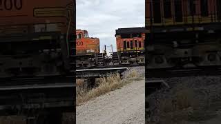 🔥🔥 BNSF Power Absolutely Blasting West 👍🇺🇲 shorts bnsf train railfans trainspotting [upl. by Aihseit]