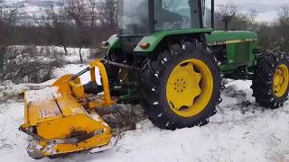 John Deere 2140  Curățare pășune cu tocătoare resturi vegetale cu ciocane  Cleaning land [upl. by Bucher869]