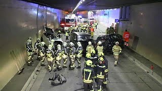 Österreich 11 Verletzte bei Unfall im Arlbergtunnel [upl. by Allecsirp]