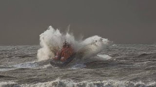 Newhaven lifeboat crew training exercise in tough conditions [upl. by Peppy376]