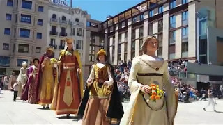 Arribada dels Gegants de Lleida a plaça  Festa Major de Sant Anastasi 2017 [upl. by Ave]