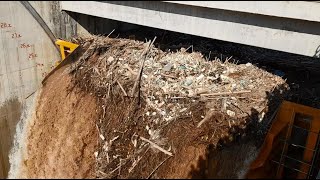 Radial gate with flap clearing debris [upl. by Douty]