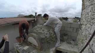 Costruzione di un forno a legna con mattoni di argilla  TIMELAPSE [upl. by Iegres]