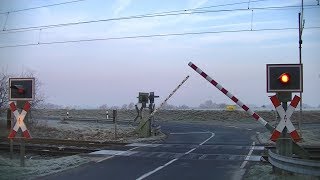 Spoorwegovergang Soest D  Railroad crossing  Bahnübergang [upl. by Carew]