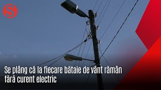 Locuitorii unei străzi din s Săiți se plâng că la fiecare bătaie de vânt rămân fără curent electric [upl. by Edelsten]