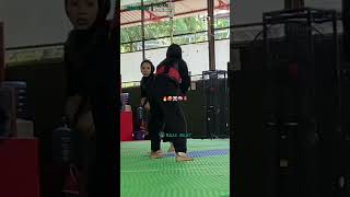 Teknik sapuannya GAK ADA OBAT pencaksilat gg srikandi [upl. by Nimref]