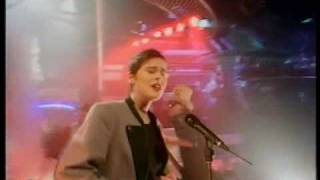 Coldcut featuring Lisa Stansfield  People Hold On TOTP [upl. by Nylyoj216]