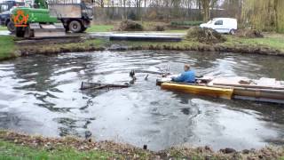 Uitbaggeren vijver in Koningspark Raamsdonksveer [upl. by Joya]