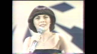 Mireille Mathieu au MonteCarlo Show en 1977  quotLe silencequot Live [upl. by Siuqaj]