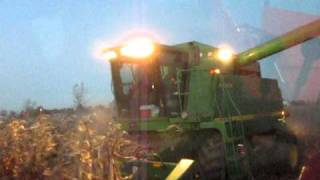 Corn harvest 2010John deere 9510 Maximizer combine shelling at dusk [upl. by Fleisher]