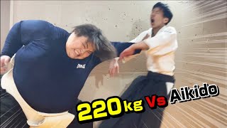 Does the Aikido Master techniques work for a 220kg former sumo wrestler【4x weight difference】 [upl. by Nahpets]