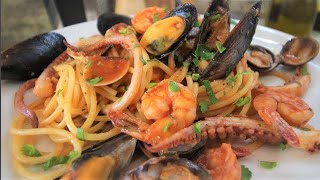 SPAGHETTI ai FRUTTI di MARE ricetta facile Spaghetti frutti di mare rossi [upl. by Nairod180]