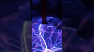 EXPERIMENTO con LÁMPARA de PLASMA short [upl. by Adnylam]