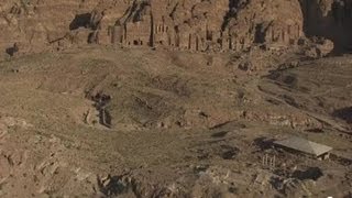 Jordanie  le massif rocheux de Pétra [upl. by Bernarr]