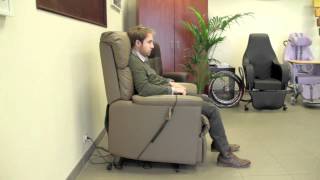 Fauteuil releveur MONTREAL  Faciliter le lever du fauteuil pour PMR [upl. by Mittel]