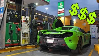 Llenando el tanque de un McLaren 650S en México [upl. by Arbed]