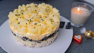 ПРАЗДНИЧНЫЙ САЛАТ СЛОЯМИ С АНАНАСОМ КУРИЦЕЙ И ГРИБАМИ сыром по простому рецепту [upl. by Adlai]