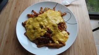 Vegan Chili cheese chips with chili con carne chili sin carne and vegan cheese [upl. by Valentia]