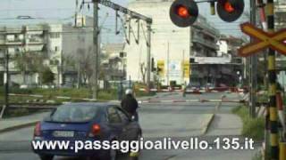 passaggio a livello a Salonicco in odos Paraskevys  level crossing  Θεσσαλονίκη [upl. by Crin]