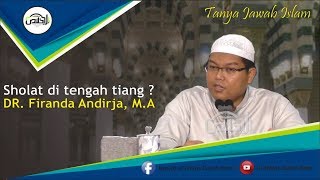 Hukum Sholat di tengah tiang   Dr Firanda Andirja MA [upl. by Sharl]