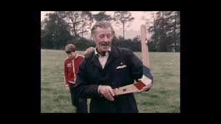 My boomerang wont come back Boomerang Hugo Irwin attempts world record in Totnes UK in 1977 [upl. by Shanleigh]