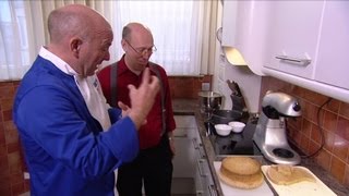 Glutenvrije biscuit  SOS Piet  VTM Koken [upl. by Nnyleahs]