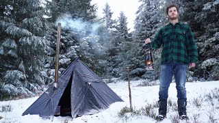 Camp dhiver dans la forêt bivouac tipi poêle [upl. by Dorran]