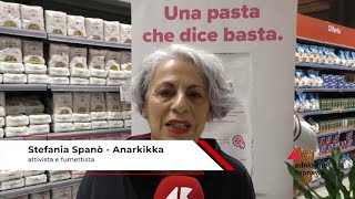 Violenza sulle donne Anarkikka fumettista “Una borsa una vita La shopper che può salvare” [upl. by Ronacin]