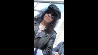 Slash of Guns N Roses signing autographs  Axl Rose [upl. by Apgar]