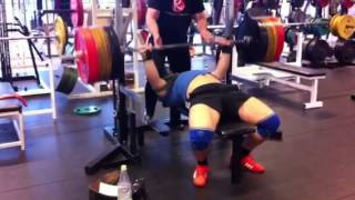 Kristoffer Eikeland  Benkpress med strikk 200kg x 3 [upl. by Natye851]