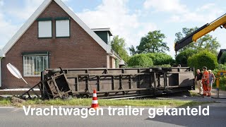 Vrachtwagen trailer kantelt N386 Tynaarlo [upl. by Ative151]