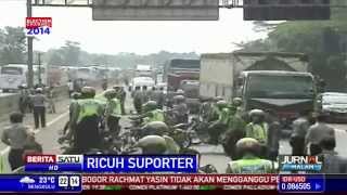 Ribuan Jakmania Blokade Tol Cikampek [upl. by Ender166]