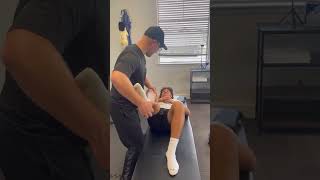 Mobilizing the patella chiropratic chiropractor kneepain [upl. by Romain]