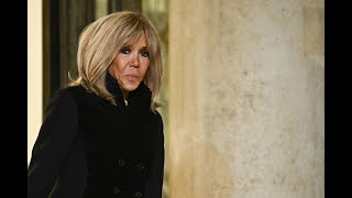 Brigitte Macron main dans la main avec son petit fils elle reste une grand mère comme les autres [upl. by De944]