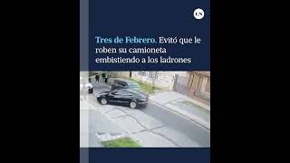 Un conductor evitó que seis ladrones le robaran su camioneta al embestir el auto de los delincuentes [upl. by Baillie282]