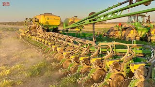 32 Row JOHN DEERE Corn Planter DB80 [upl. by Navnod]