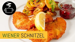 Klassisches Wiener Schnitzel mit Bratkartoffeln [upl. by Yboc726]