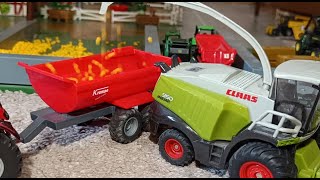 Siku 1993 Claas Jaguar 960 forage harvester and SIKU 1951 Massey Ferguson with Tipping Trailer [upl. by Htir]