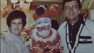 JOHN WAYNE GACY RARE CLOWN PICS HISTORIC COSTUMES AND PAINTING MANIAC NANNY [upl. by Illoh]